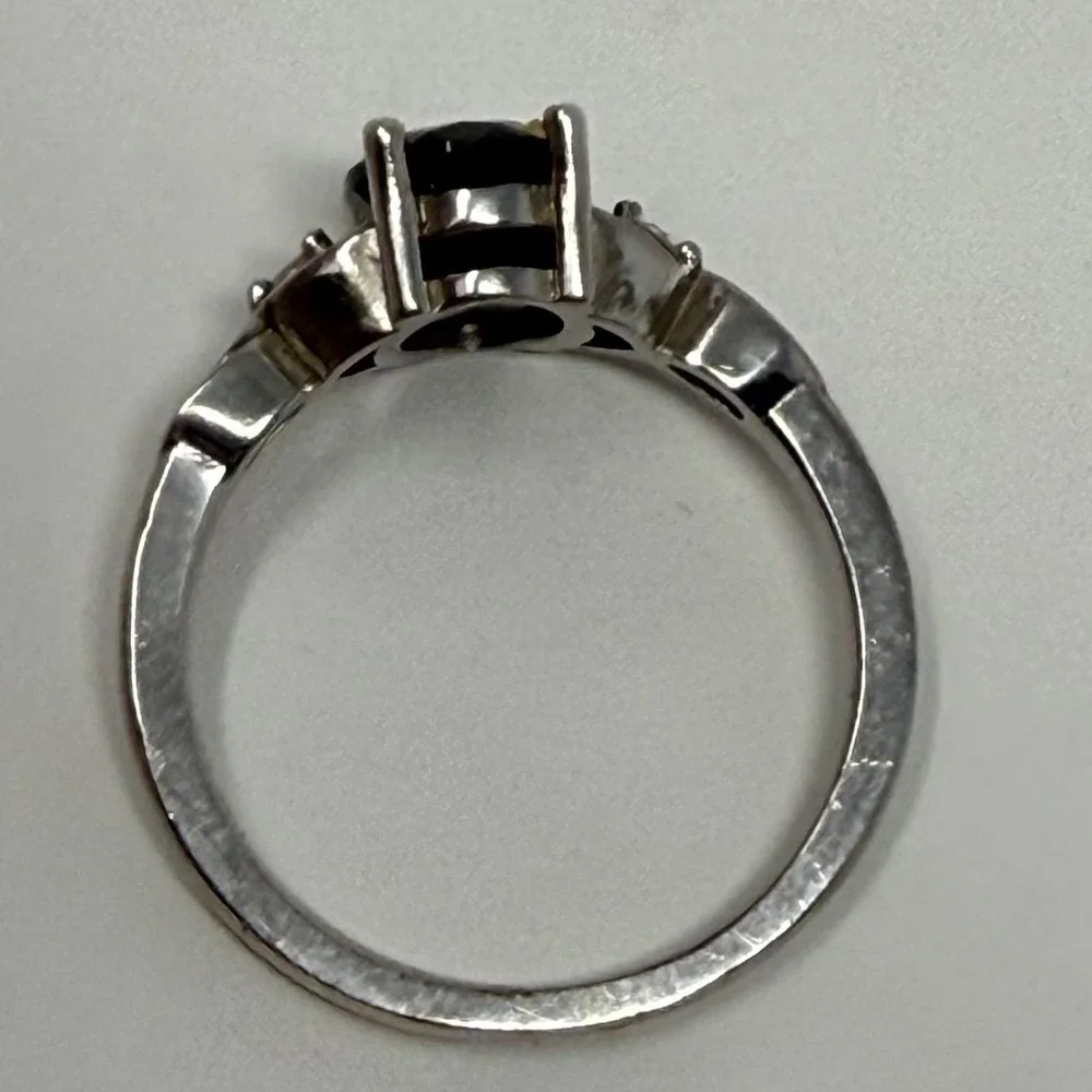 GSK 925 Sterling Silver Black‎ Onyx and Cubic Zirconia Oval Statement Ring